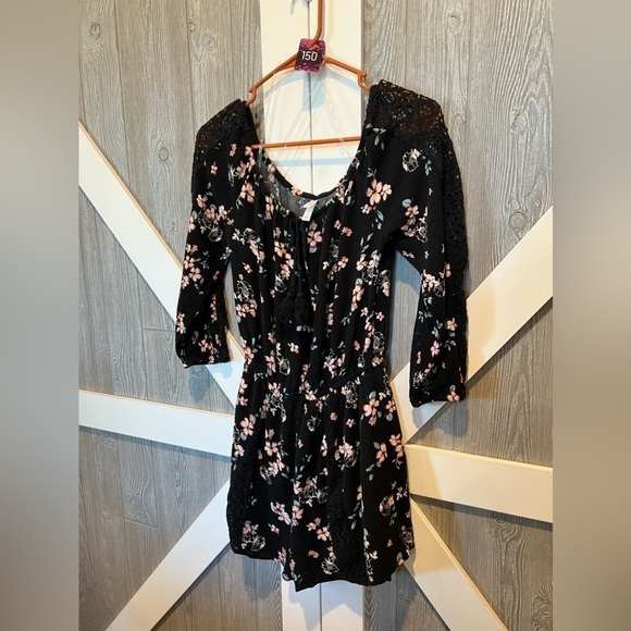 150. Floral Long Sleeve Romper with Open lace sleeves S - Picture 10 of 11